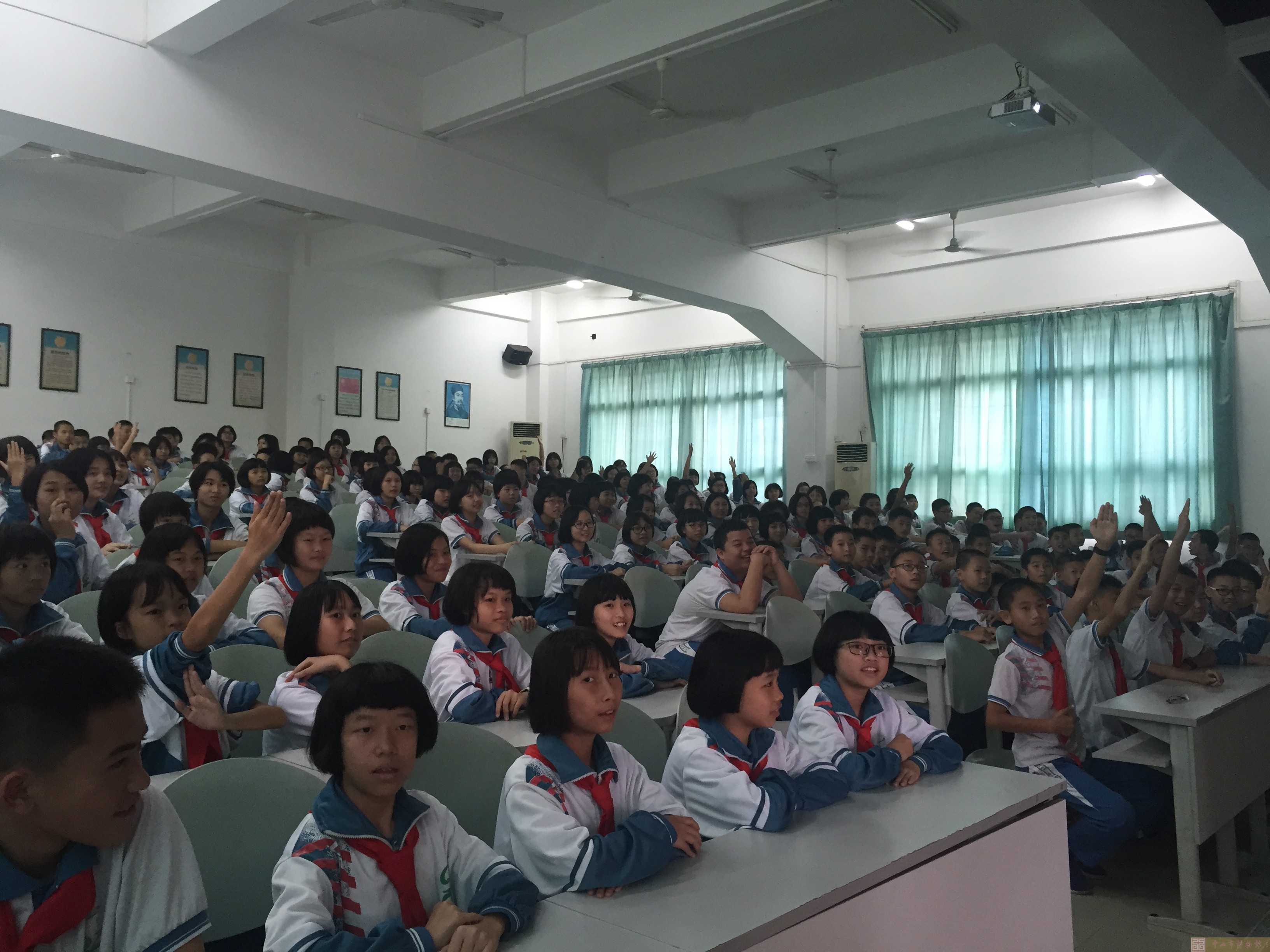 【活动】"收音机大讲堂"活动受邀到三乡中学