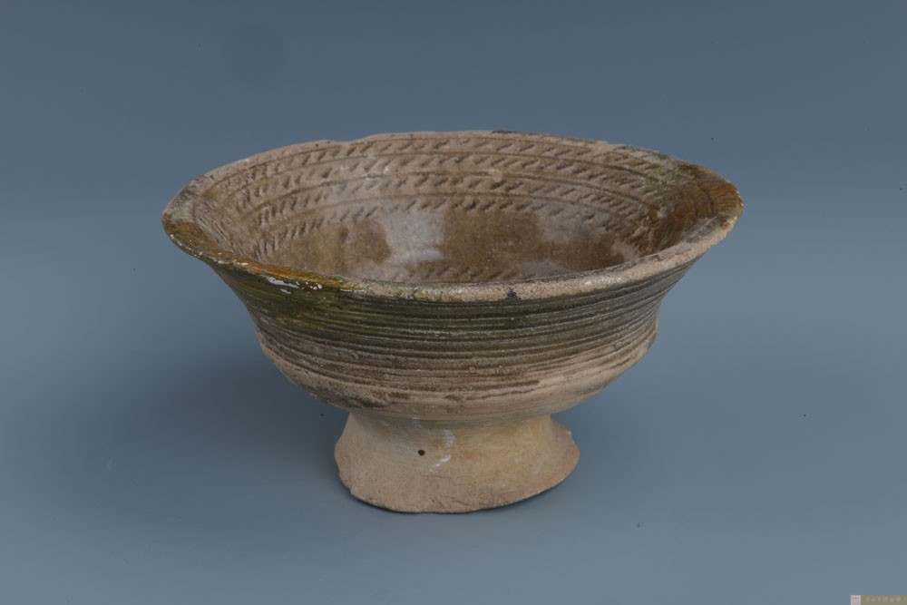 西周青釉篦点纹瓷豆