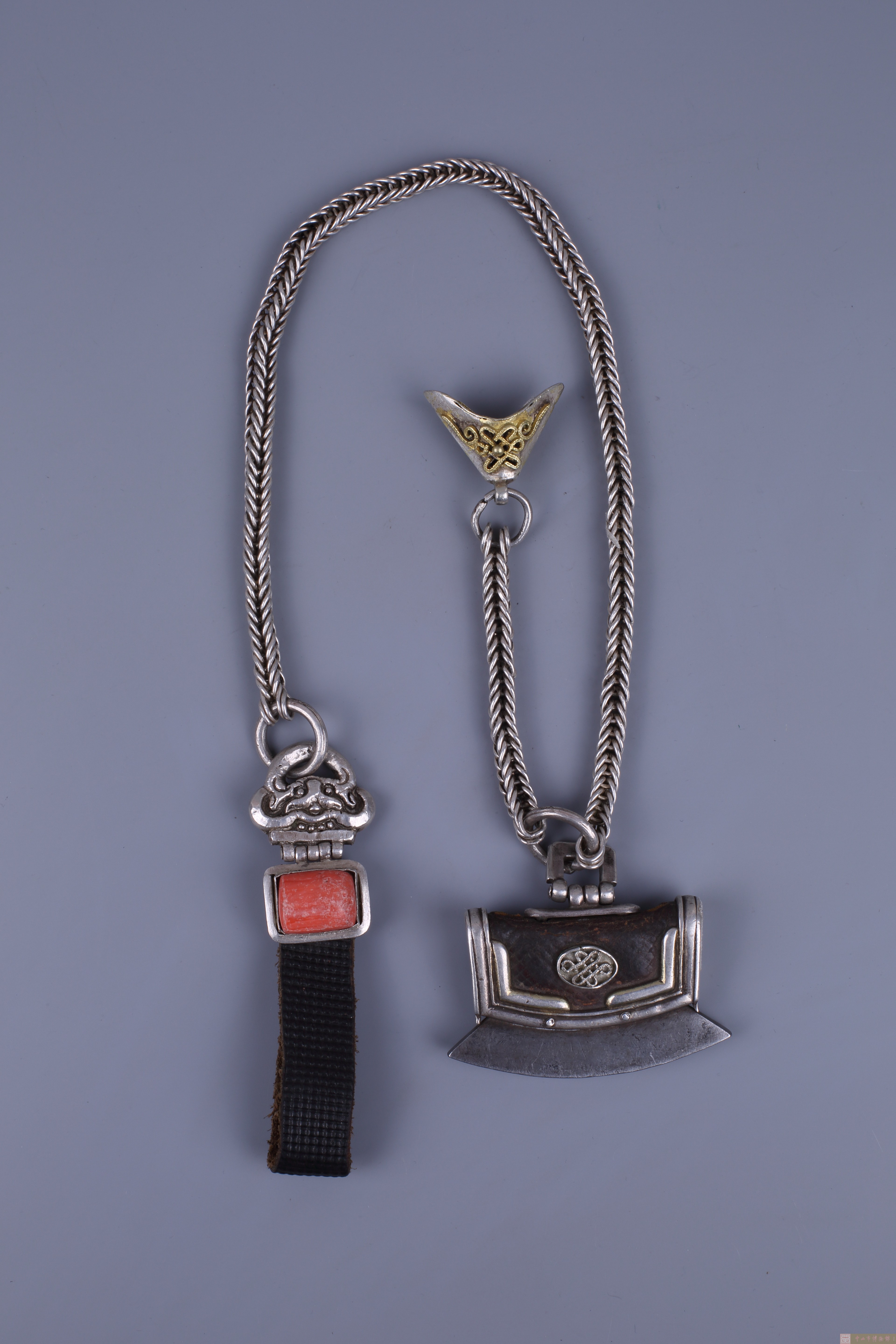 清镶盘肠纹白铜饰火镰清錾花八宝纹双耳铜奶桶欢迎大家前来参观!